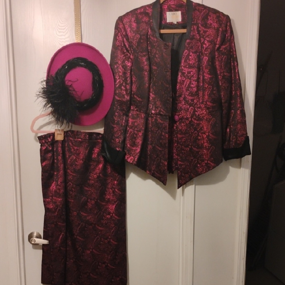 Chic Pink and Black Paisley Suit with Hat